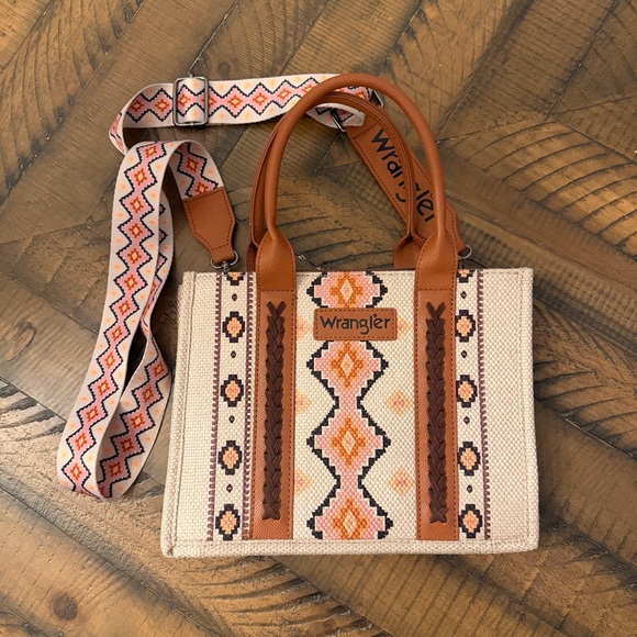 Wrangler Handbags - NEW Wrangler Purse